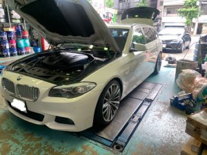 BMW 523d  F11バッテリー交換！