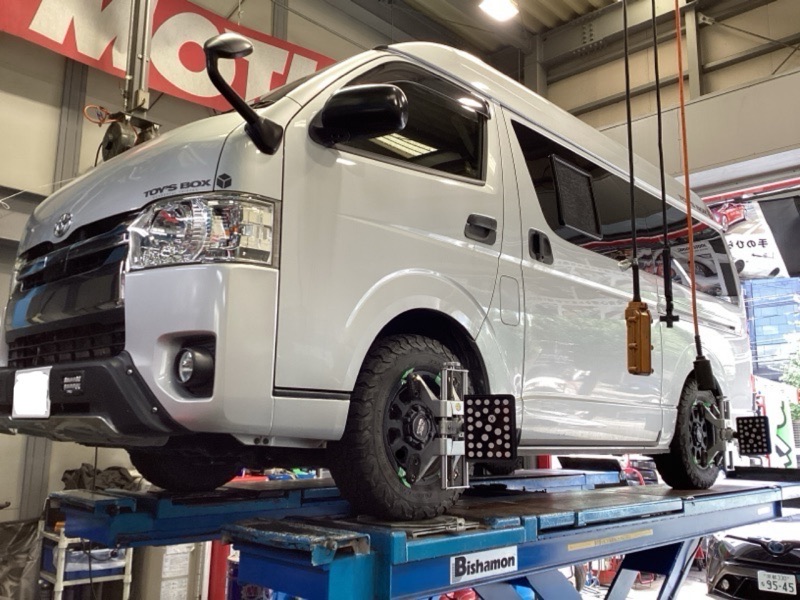 200系ハイエース4WD　アライメント調整